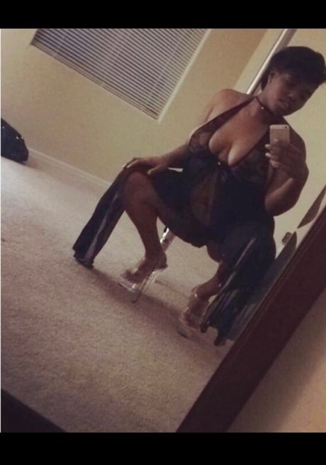 Essence_ naked on onlyfans