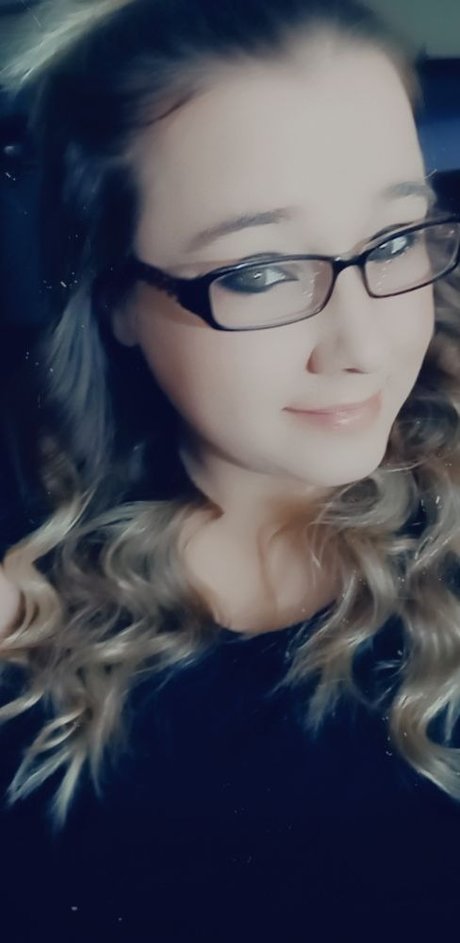 Alecia Ray onlyfans model photos