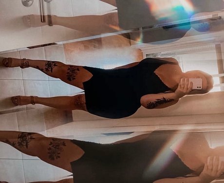 PELI onlyfans model photo