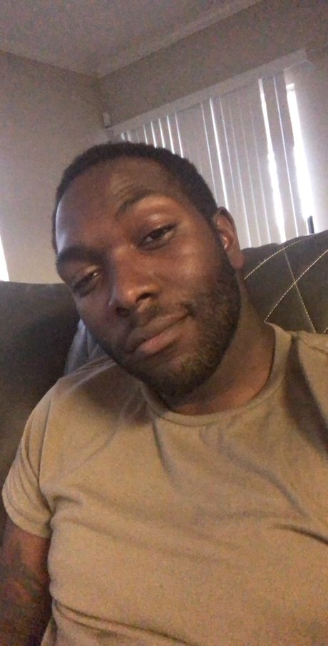 Daddy Strider onlyfans topless