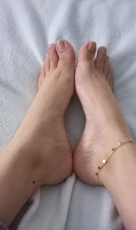 Piecitos traviesos leaked nude onlyfans