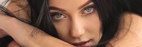 Polly Pure onlyfans leajs