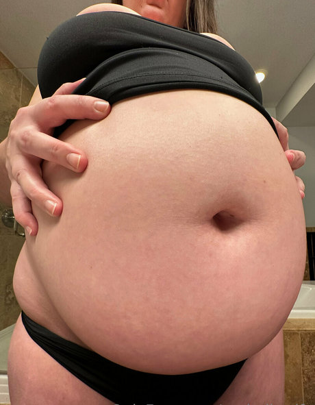 potbellywife onlyfans pictures