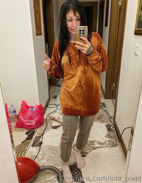 lola pixel naked onlyfans pics