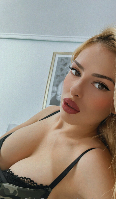 minivamp only fans content