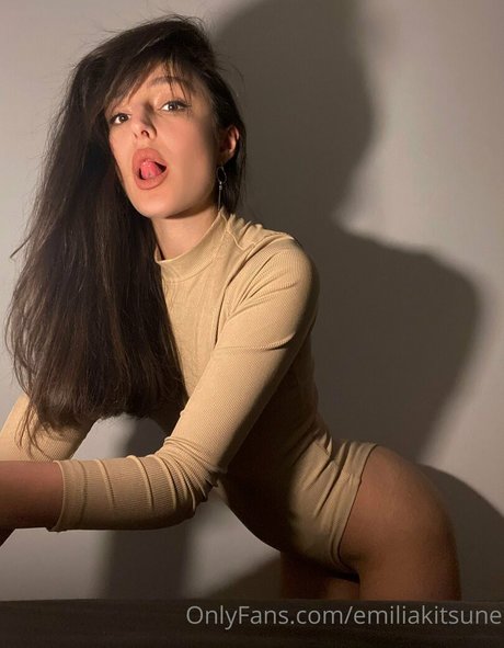 onlyemiliaa onlyfans leaked sex