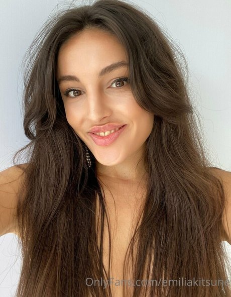 onlyemiliaa onlyfans leaked