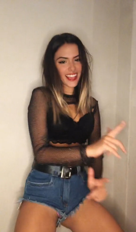 Sophia Bigo onlyfans striptease