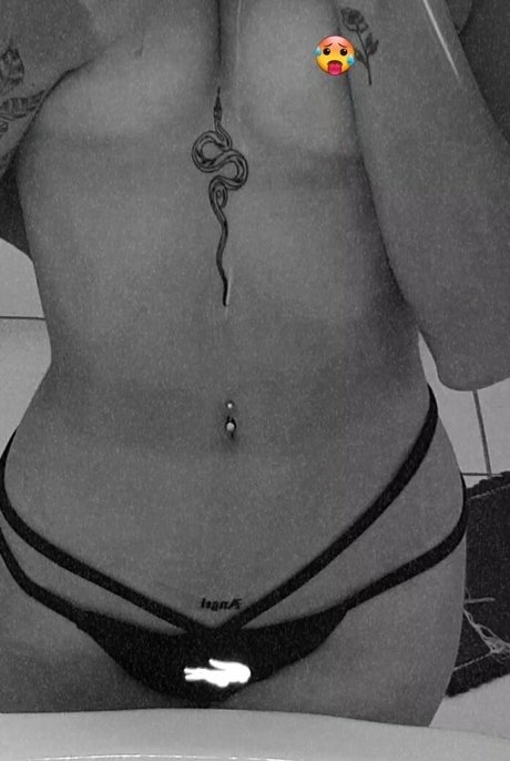 oliveiiranatt only fans naked