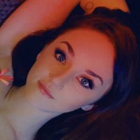 avacrucio onlyfans model photo