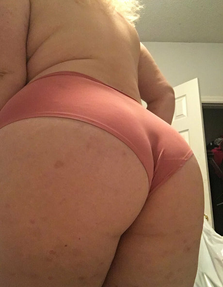 curvybecky Profile image