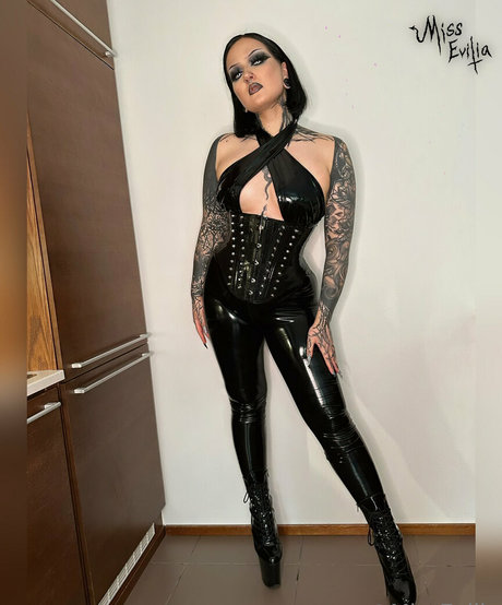 misseviliafree onlyfans joi