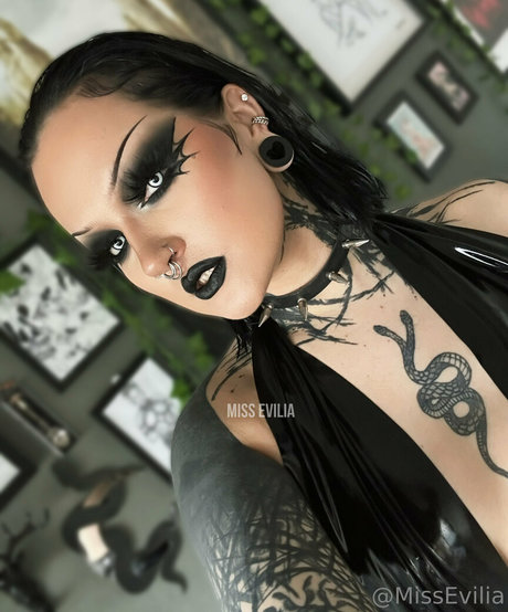 misseviliafree onlyfans nsfw