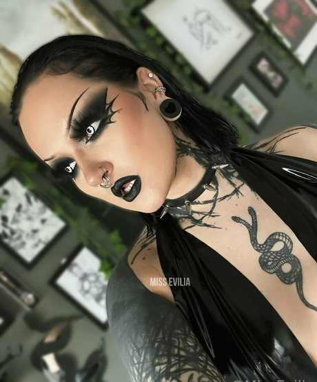 misseviliafree onlyfans leak