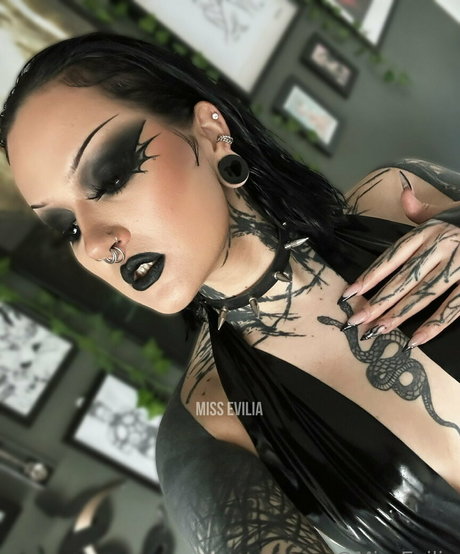 misseviliafree leaked onlyfans free