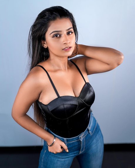 Suhana Khan naked onlyfans pics