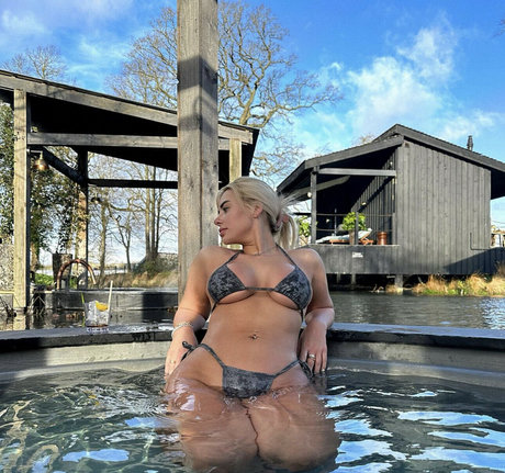 Ellie Brown onlyfans model