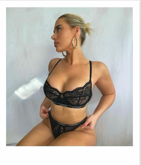 Ellie Brown onlyfans model images