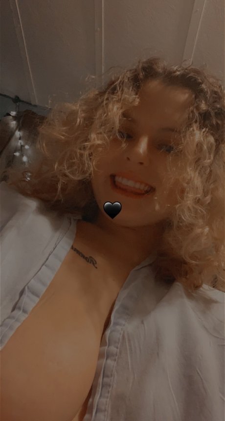 Yourfavsnowbunny nude leak onlyfans