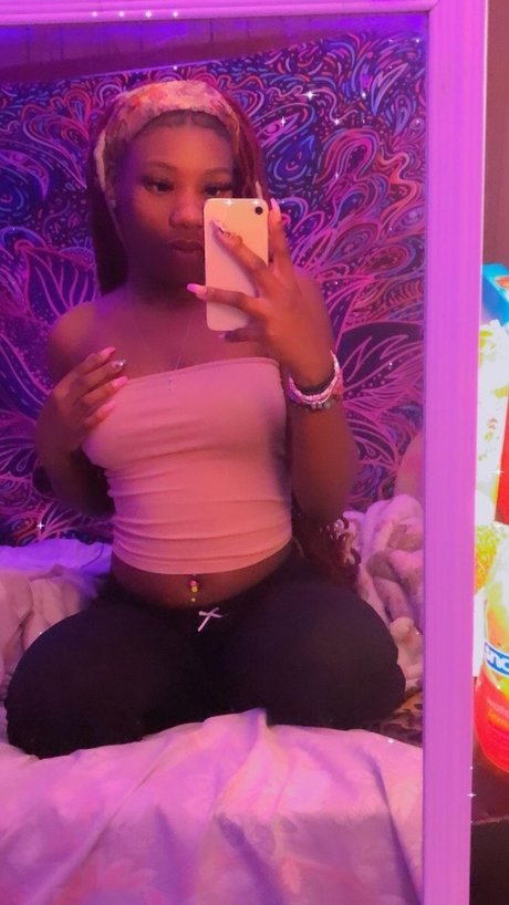 Luh Strawberry onlyfans picture