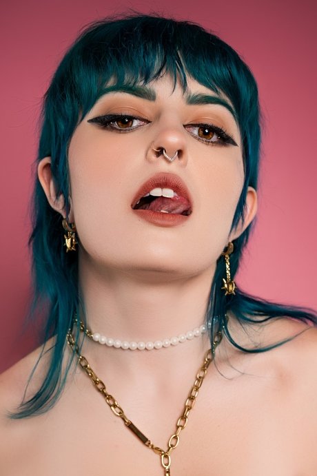 Vee Ives onlyfans images