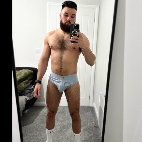 R Hung naked onlyfans pics