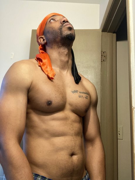 YO FAVORITE SHOOTER onlyfans model