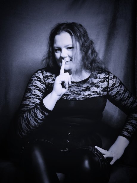 Queen FaeV xxx onlyfans