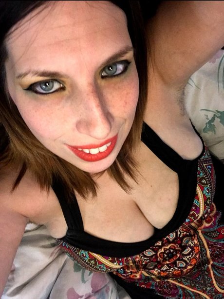 Dezy Rezin nude only fans