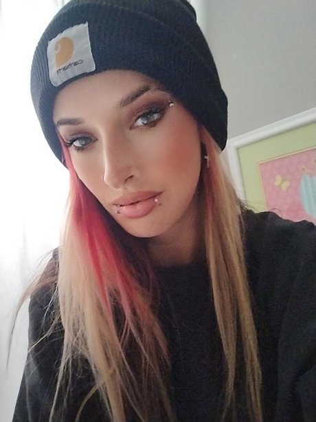 Devina Lynn onlyfans pics