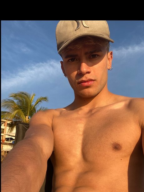 Derek_ topless onlyfans