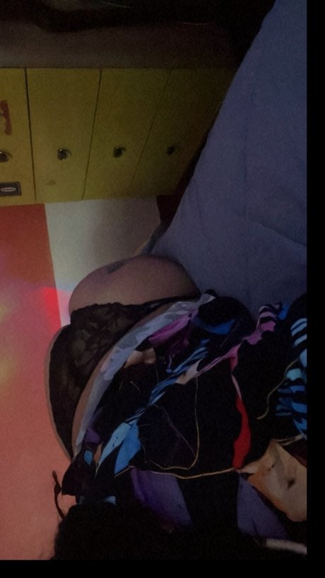 yourRawmanticgirl  still