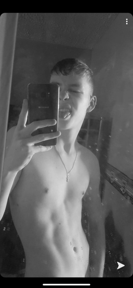 Reece Hultquist onlyfans topless