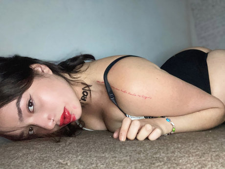 Roslyn Shalala onlyfans nudes leaked