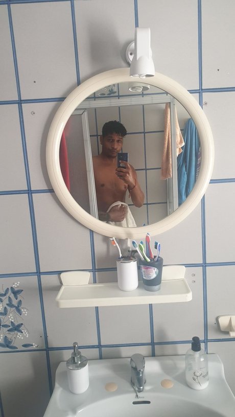 Romeo Sensation onlyfans leak ass