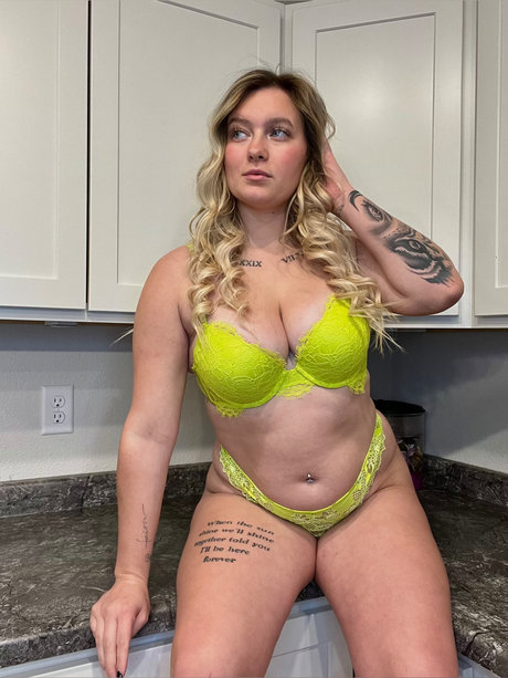 Rileighh_ onlyfans strip tease