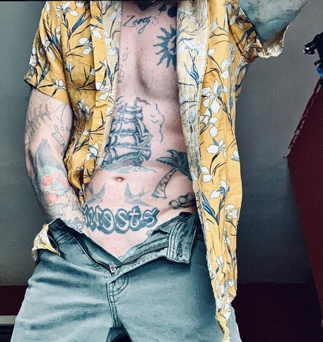 _saltyexhibitionistdad onlyfans free content