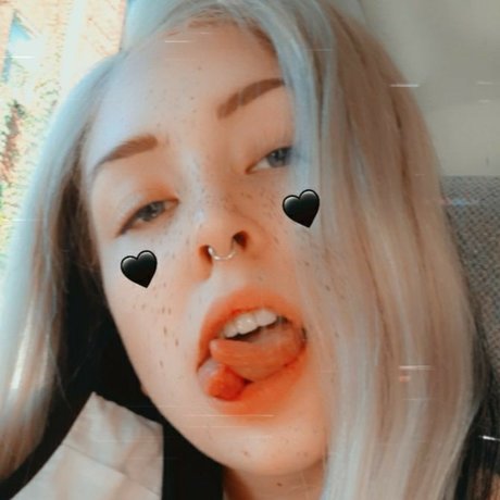 Salem Sinclair onlyfans leaks.