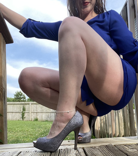 SaffSaysHi strip onlyfans