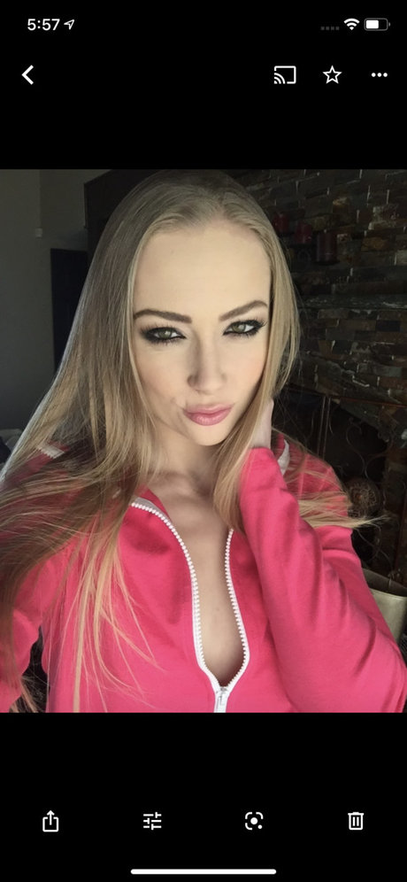 Sadie Blair onlyfans model images