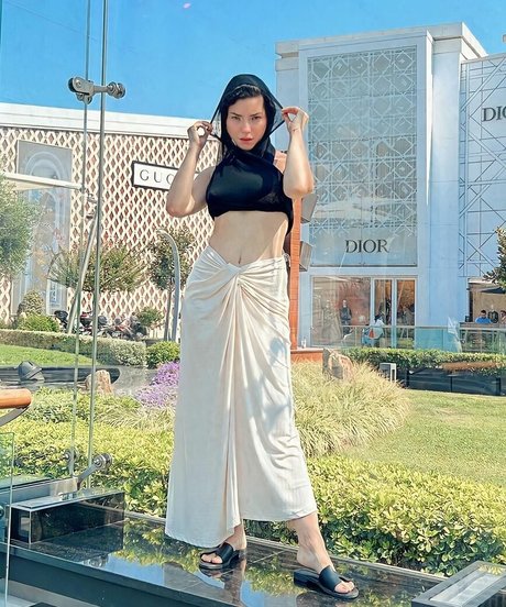 Merve Bolugur nude only fans leaks