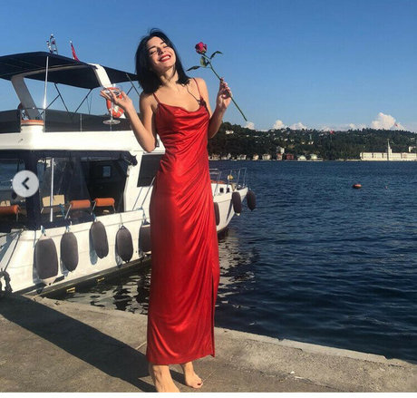 Merve Bolugur onlyfans fotos