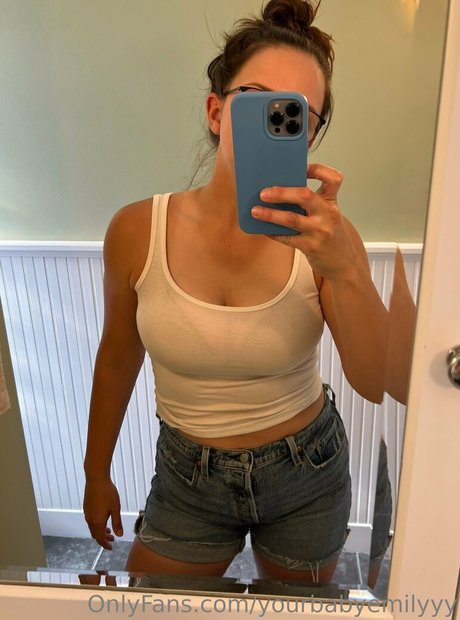 yourbabyemilyyy nude onlyfans leaks