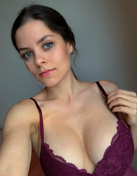 Lenabartos only fans photos