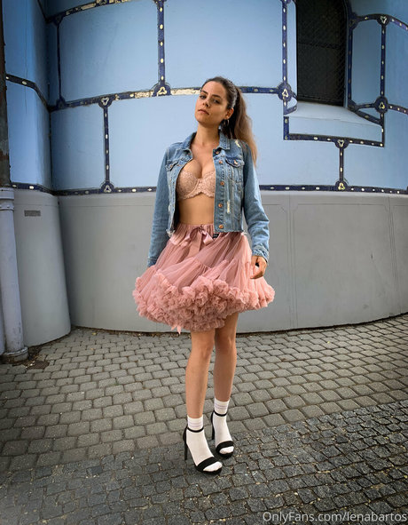 Lenabartos nude onlyfans