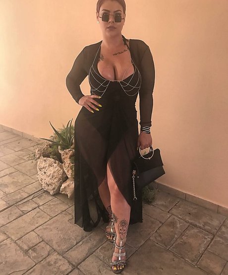 hottest midget onlyfans best print