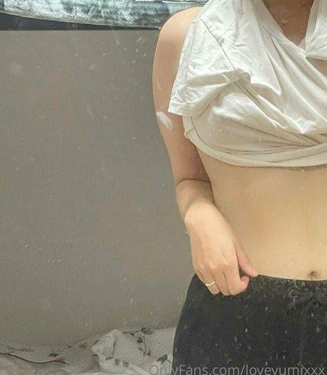 loveyumixxx onlyfans nude porn