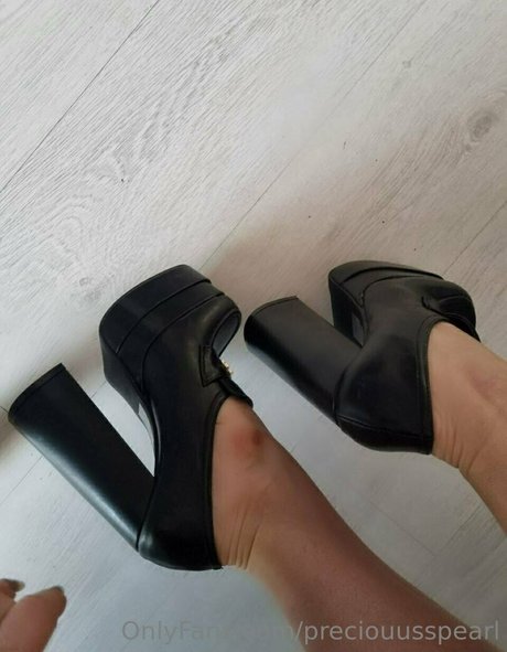 blonde yoga onlyfans art nude capture