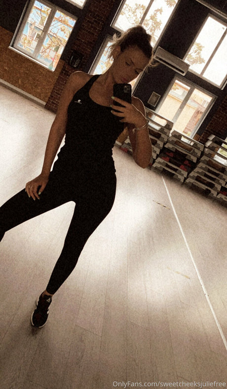 sweetcheeksjuliefree onlyfans leak sex