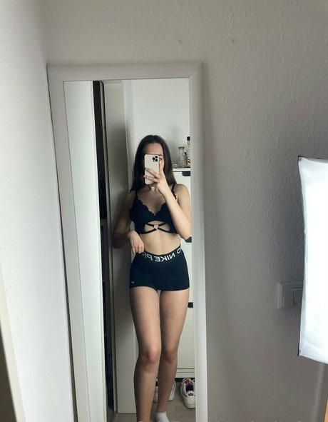 leyla free onlyfans model images